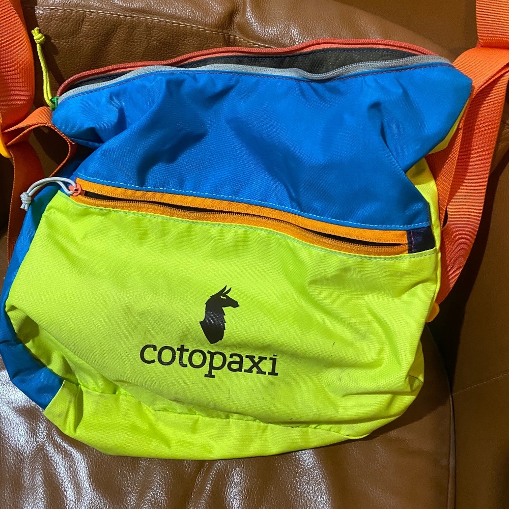 Cotapaxi hand bag